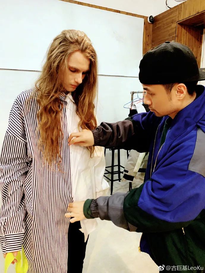 古巨基儿子正面照曝光 (古巨基和他儿子合影)