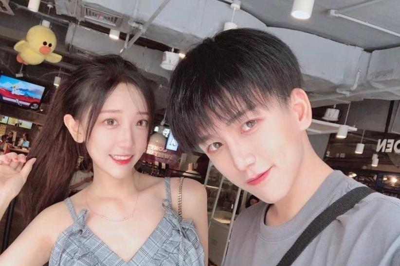 豪车是租的,奢侈品是仿的,这对靠炫富走红的夫妻再也藏不住了