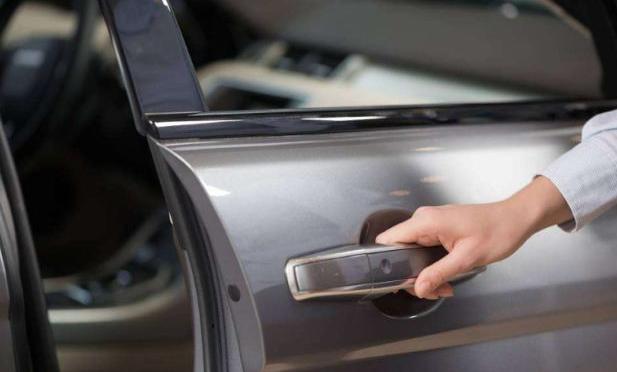 鸡肋的隐藏式门把手,有些车隐藏门把手是不是很鸡肋