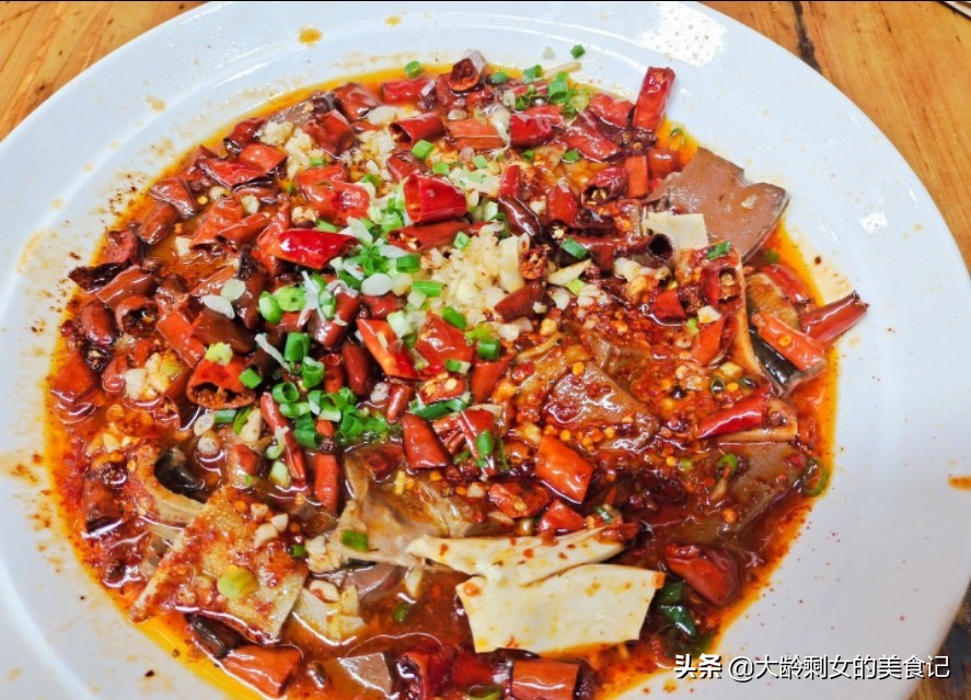 成都美食小吃视频,品尝成都美食必吃的十大名小吃