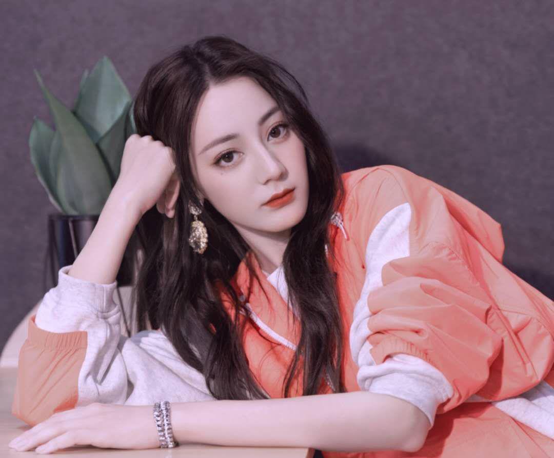 谁一路走来，逐渐大红大紫？她就是迪丽热巴