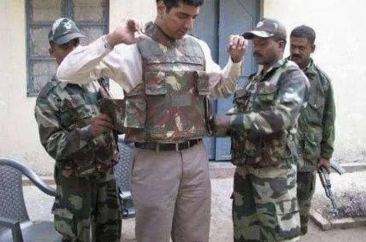 印度决心在边境搞事,却被迫买对手的防弹衣,巴网友:丢人现眼