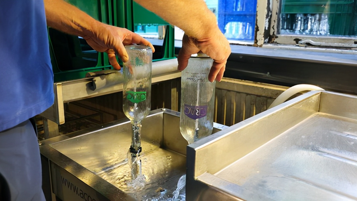 英国男子买房后发现地底下的秘密,英国男子买下怪异老房子