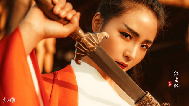 小说：仙界当铺的美女老板异常地看中他，让他感觉到飘飘然！