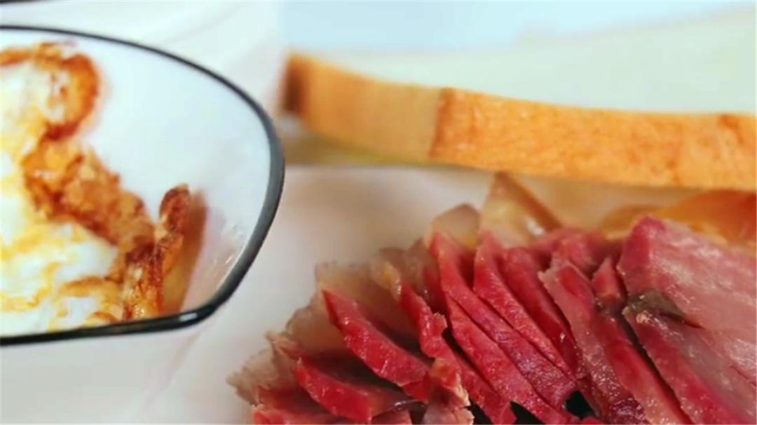 500块钱一整只宣威火腿，每一口都是不同的味道，吃着太过瘾了