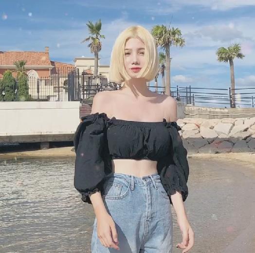 萌妹子小姐姐身材,萌妹的脸魁梧的身材