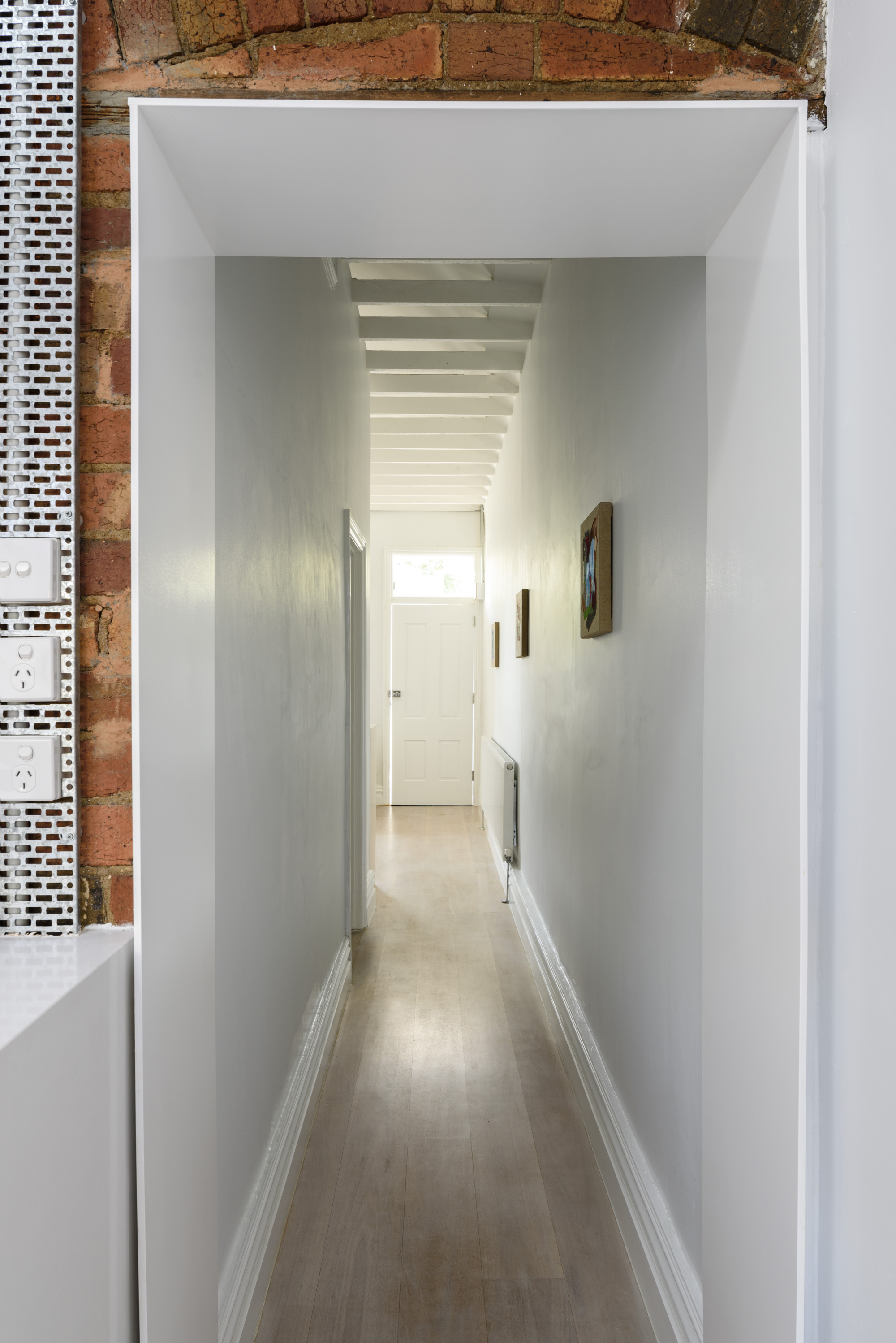 直线型台灯,冬日氛围感欧式小屋