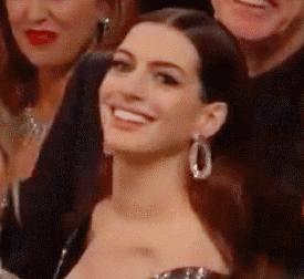 ladygaga安妮海瑟薇,安妮海瑟薇prada红毯