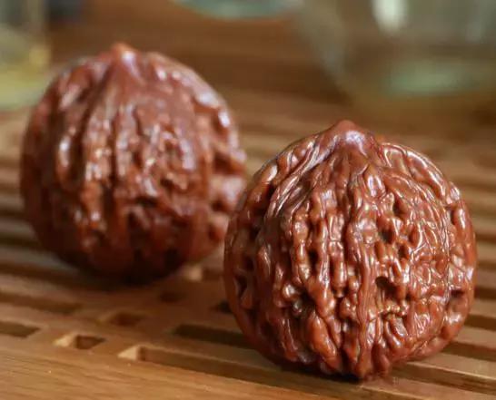 文玩核桃如何通过蒸煮包浆上色,文玩核桃包浆初期是什么样子的