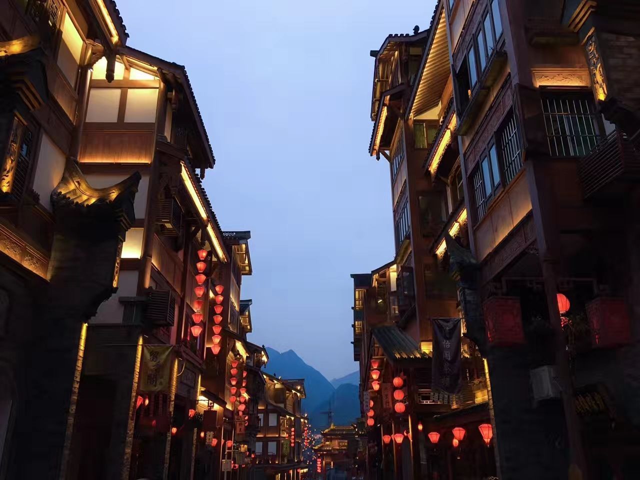 贵州茅台镇茅台酒口碑怎么样,网上卖的茅台镇的酒为啥好便宜