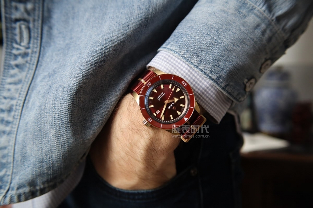 这五款红盘腕表你敢戴吗,公价3万元上下三款青铜腕表推荐