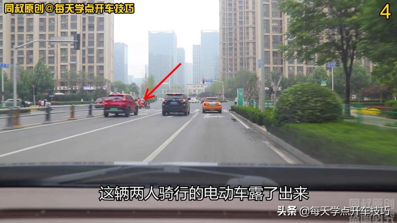 右转弯盲区避让行人技巧,新手右转弯技巧盲区