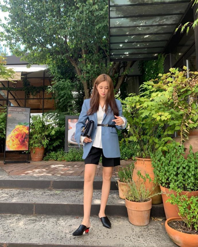 朴孝敏极简穿搭质感十足,朴孝敏时尚迷人