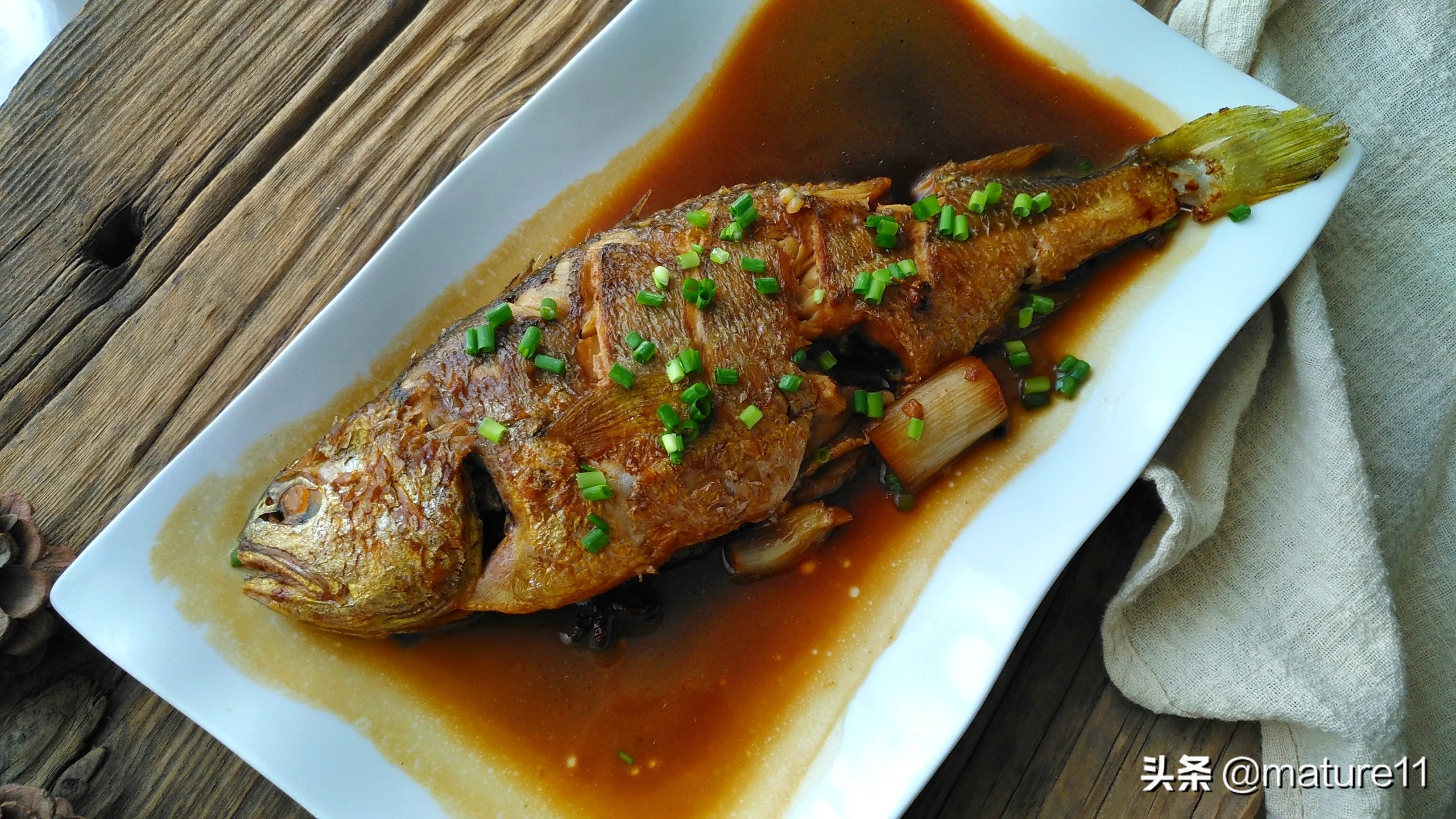 几招儿教你做鱼不粘锅不破皮、不散，鱼肉嫩又入味的方法，别错过