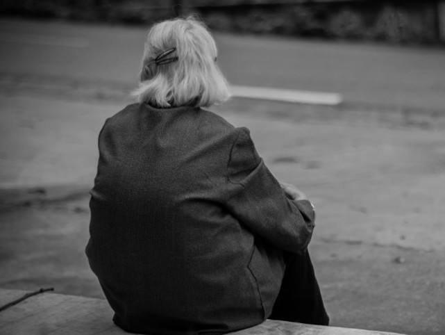 家里老人去世了可以领几笔钱,家里有老人去世后需要注意什么