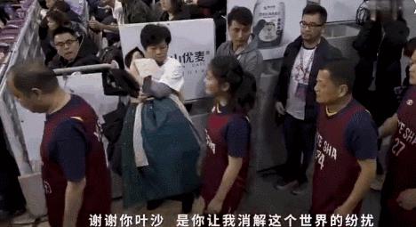 惊动央视,姚明都来致敬。他“一个人”组成篮球队后,打败了死神
