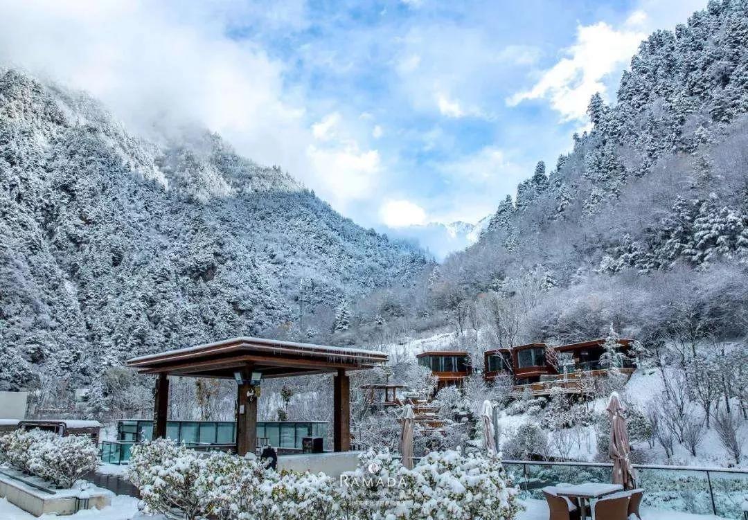 又降温最低2°C！会耍的成都人都去泡温泉了，不到百元畅玩一整天