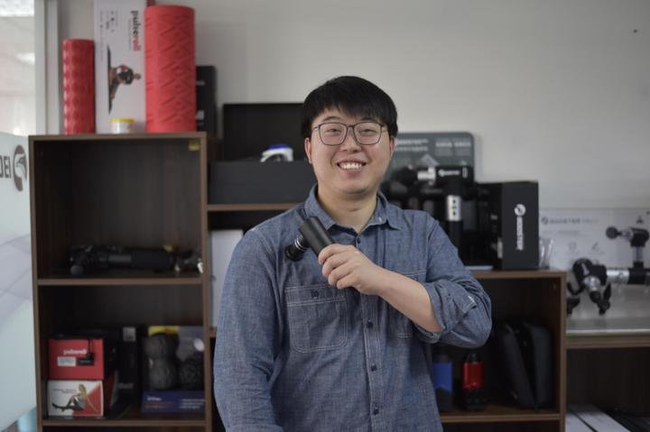 留美休学博士再创业,打造黑科技筋膜枪,消除疲劳有一套