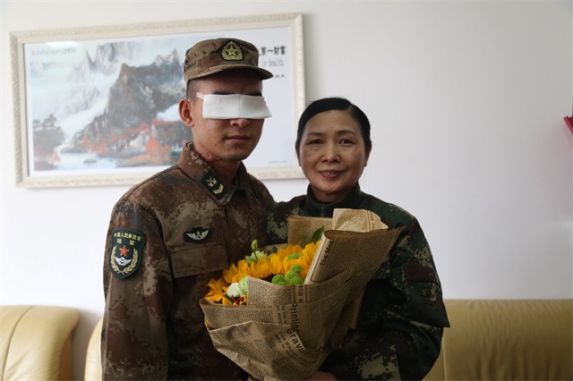 排雷英雄杜富国奖励了多少钱,排雷英雄杜富国现在的待遇如何