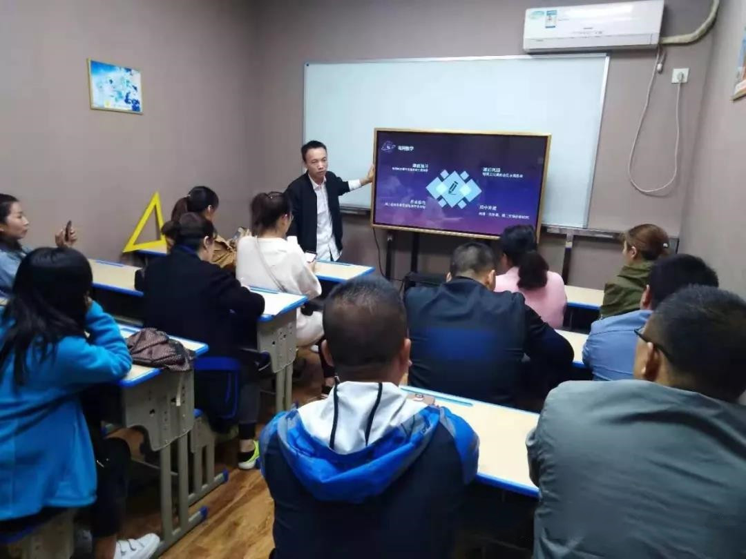 家校携手共建和谐教育家长发言,家校协同共护孩子成长家长课堂