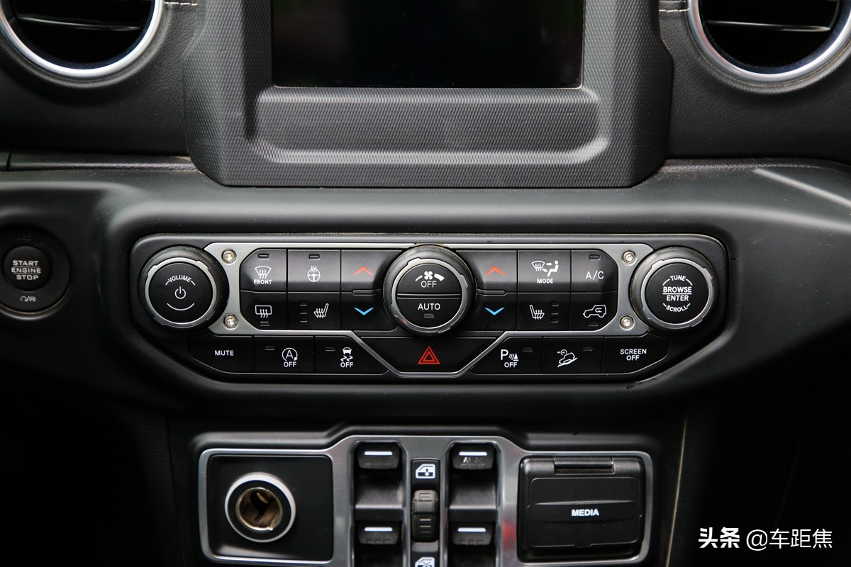 牧马人沉浸式体验白色内饰,体验牧马人卢比肯