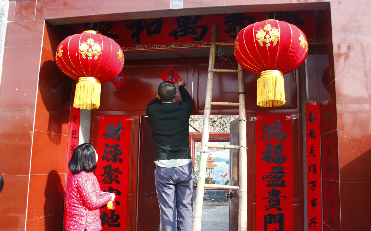 腊月二十八贴春联最佳时间段,大年二十九早晨贴春联