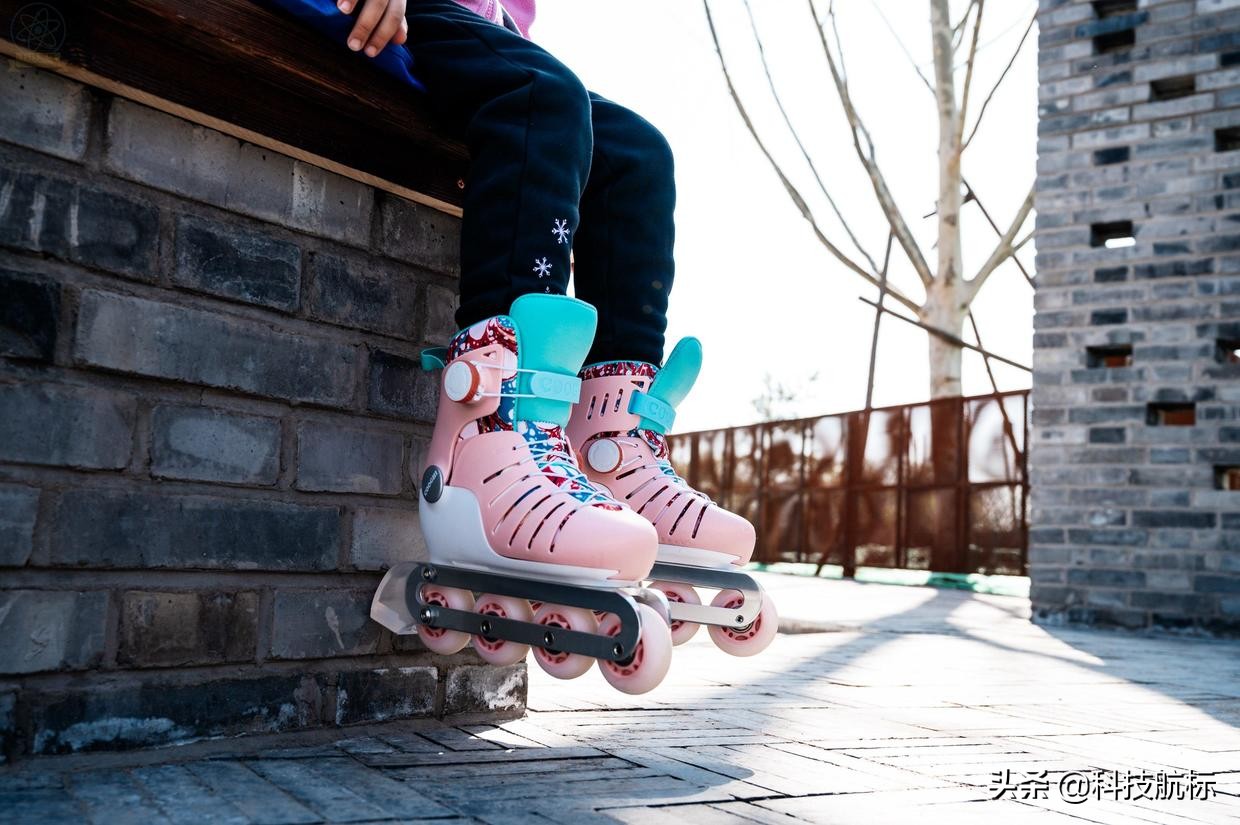 轮滑初学儿童版轮滑鞋,比较适合儿童用的轮滑鞋