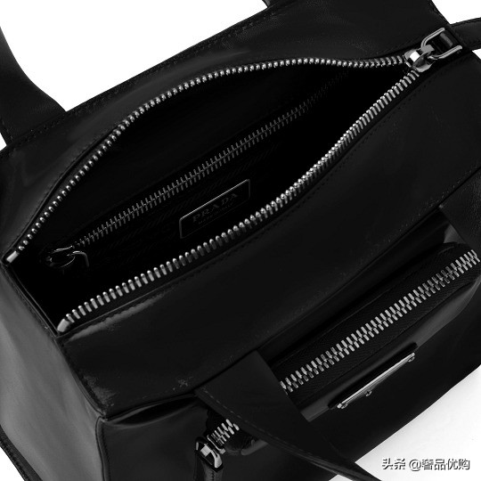 prada新款刺绣宽肩带,prada三角徽标外套