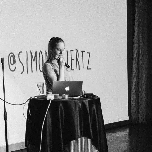 癌症女孩奇迹痊愈,90后女子研究出癌症不用动刀