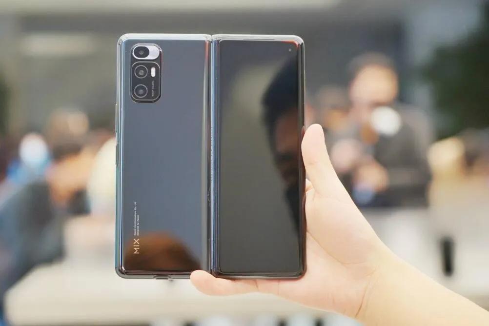 三星手机买折叠屏还是曲面屏,三星曲面折叠屏