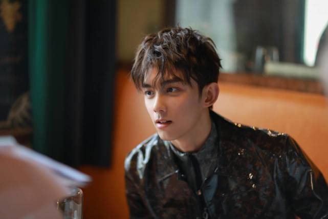 奔跑吧兄弟第四季蔡徐坤和吴磊,吴磊蔡徐坤同框视频