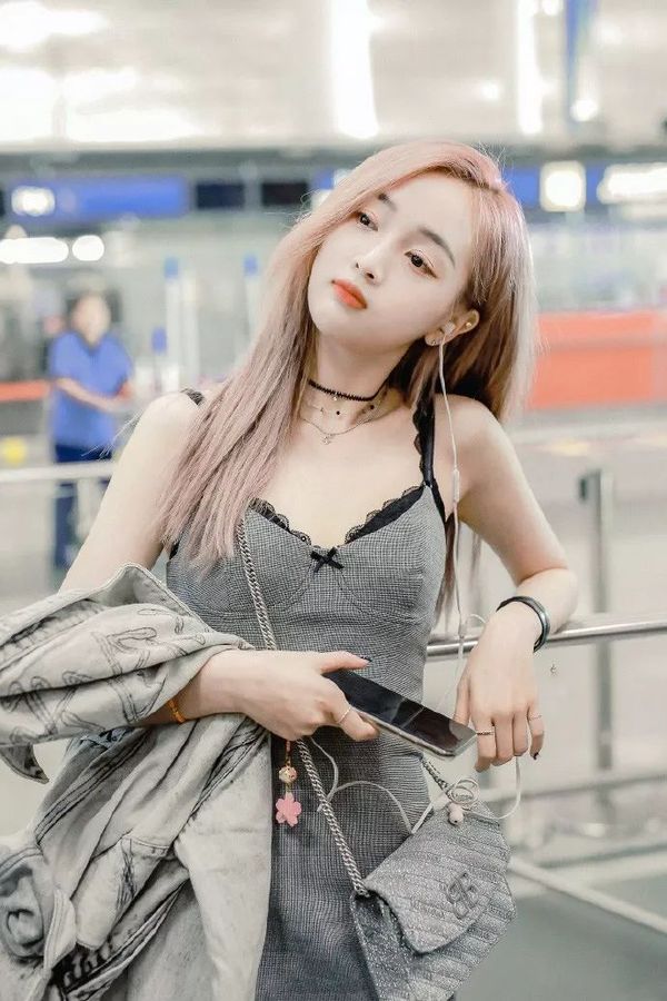 吊带连衣裙外搭小开衫,红色吊带连衣裙外搭