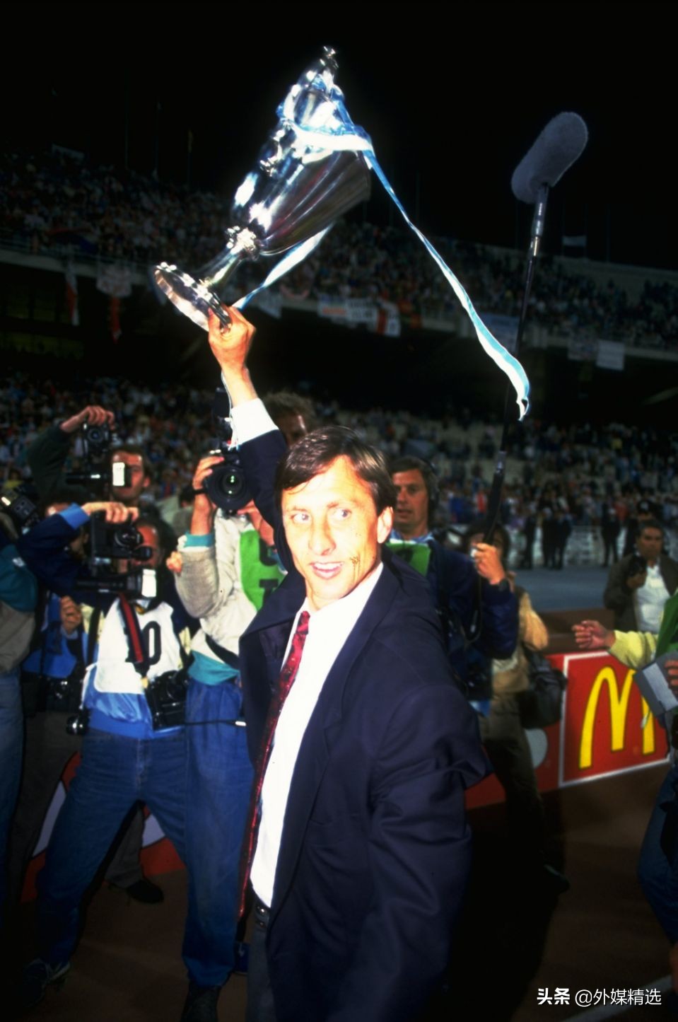 荷兰飞人克鲁伊夫去世,怀念荷兰飞人克鲁伊夫