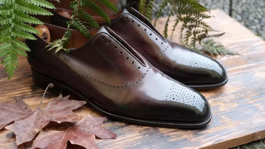 脚大不穿尖头皮鞋,脚大不怕鞋松