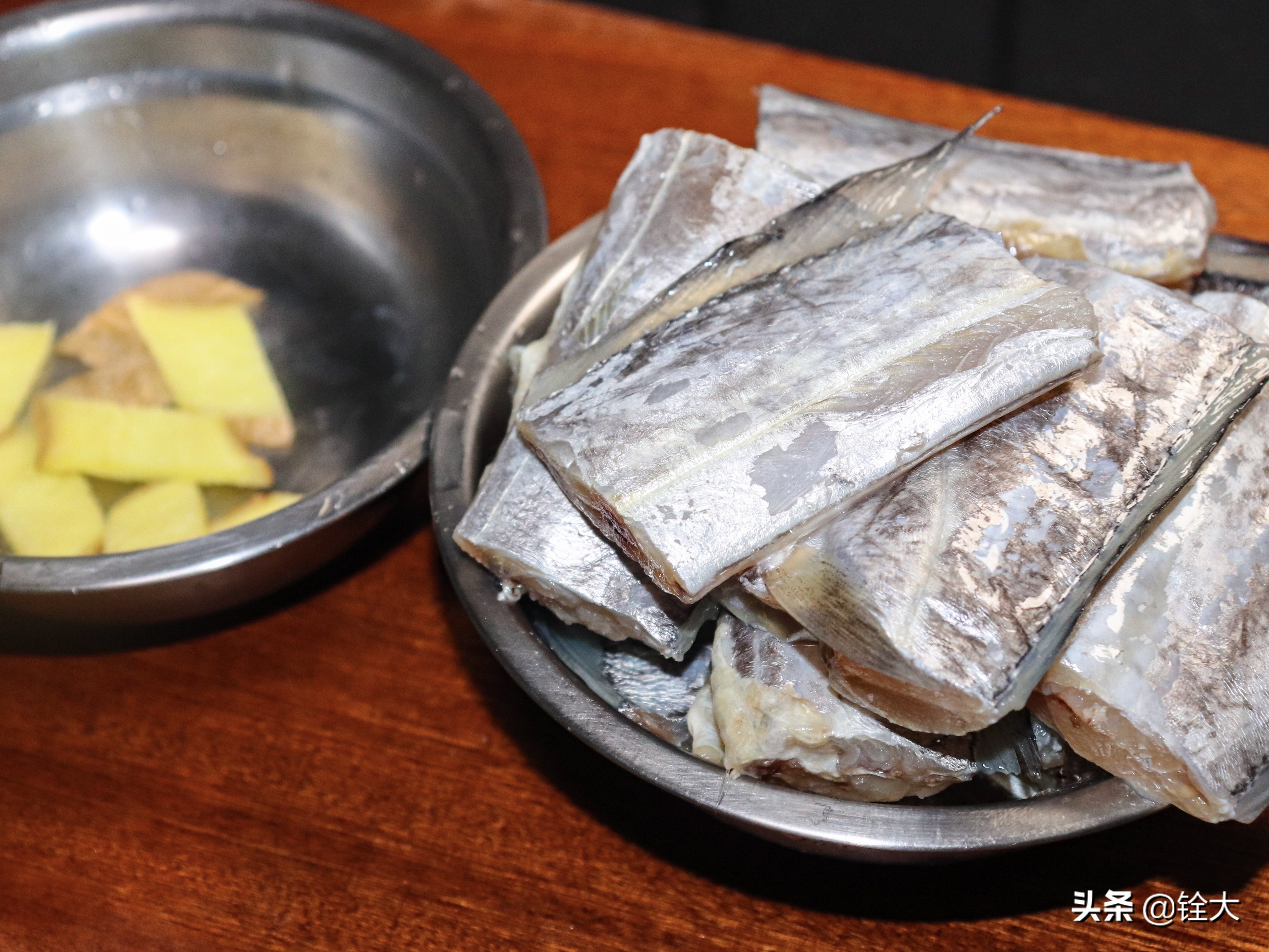 咸带鱼要怎么样蒸熟,咸带鱼怎么煎好吃又不碎