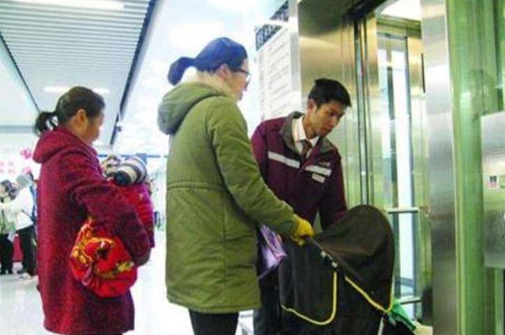 宝宝总放大臭屁是怎么回事,为什么宝宝放屁味道跟母亲的一样