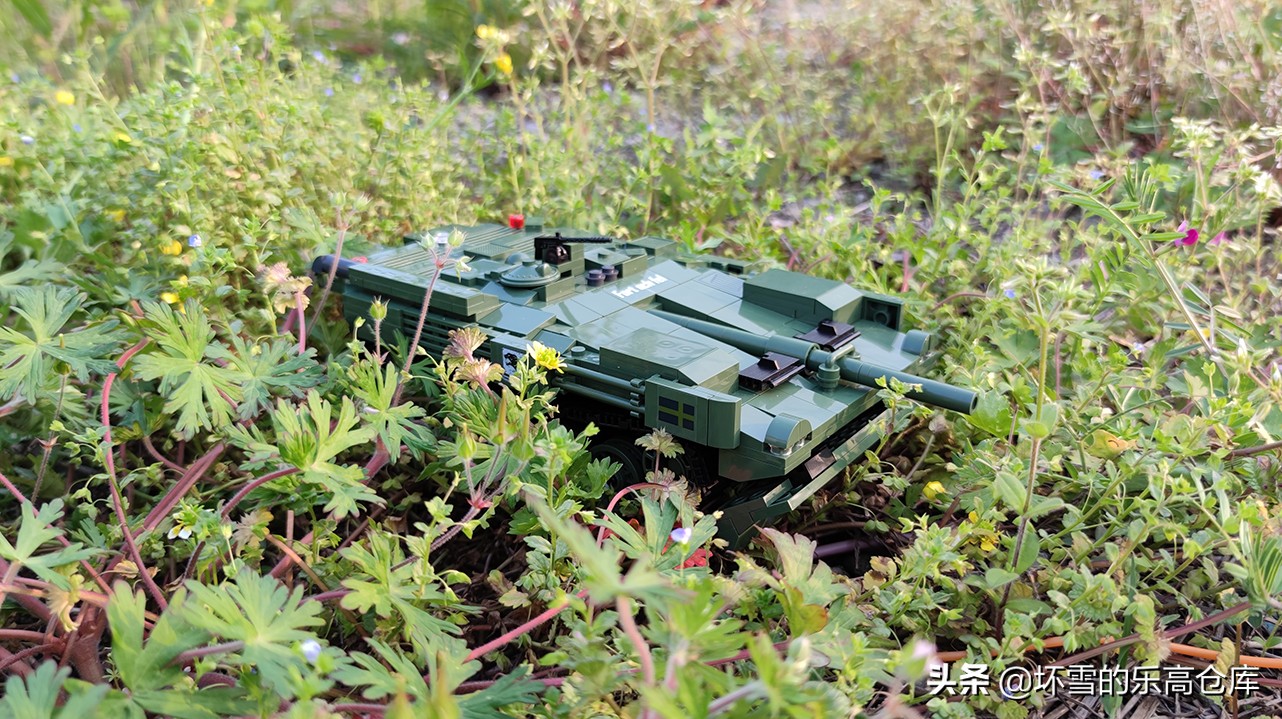 cobi积木坦克世界联名款开箱,坦克世界strv103b值得玩吗