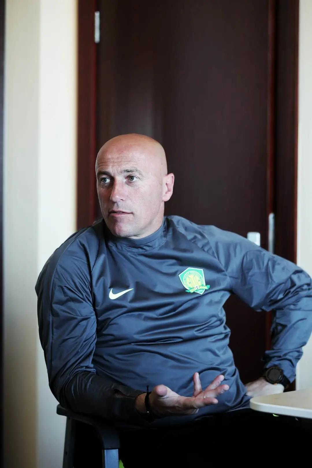 国足教练扬科维奇是实德哪个外援,大连实德扬科维奇与天津刘学宇