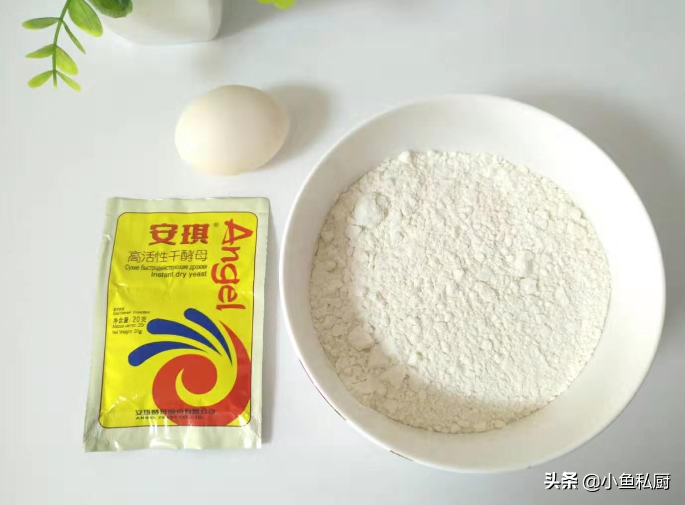 1碗面2个鸡蛋轻松做美味小油条,1碗面粉2个鸡蛋教你在家做油条