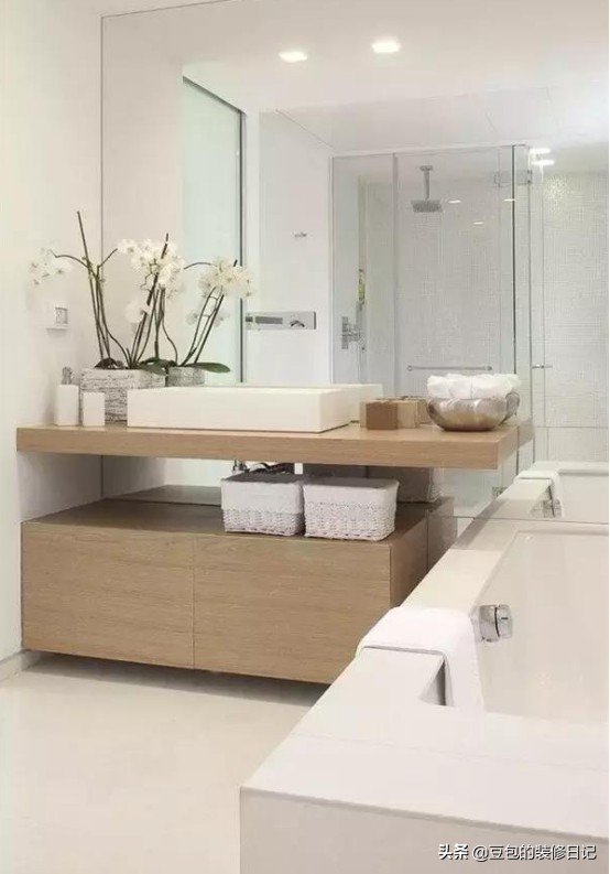 不锈钢浴室柜好还是铝合金材质好,pvc材质的浴室柜有什么优缺点