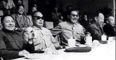 超级球迷：毛*东泽**踢门将，陈毅踢前锋，贺龙一气之下解散国足