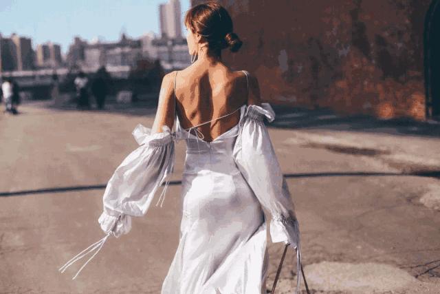 来不及减肥？今夏流行的“显瘦”方领单品，它可以拯救你