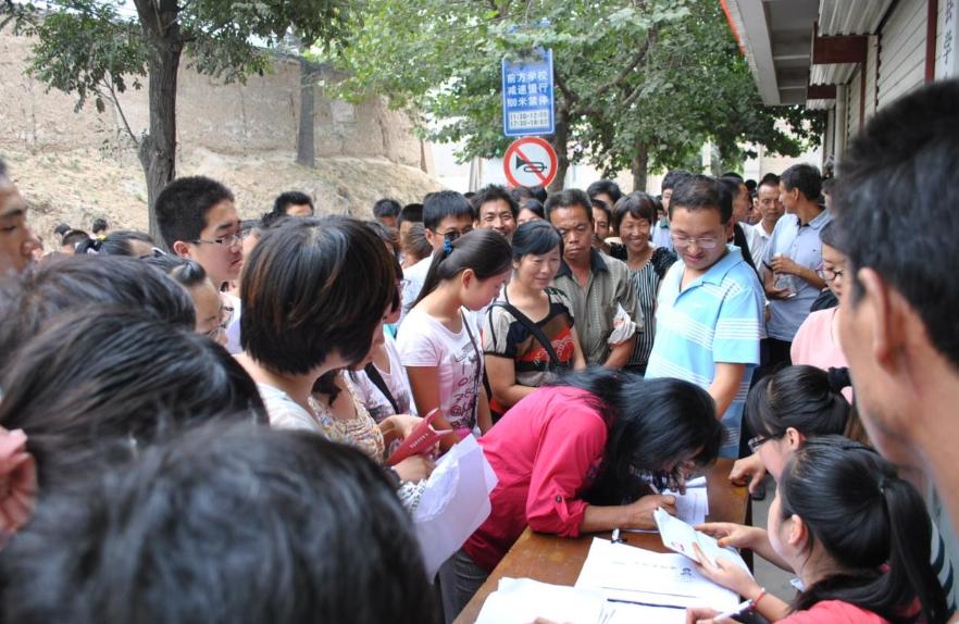 考上北大却撕掉录取通知书,考上北大后被开除再考清华