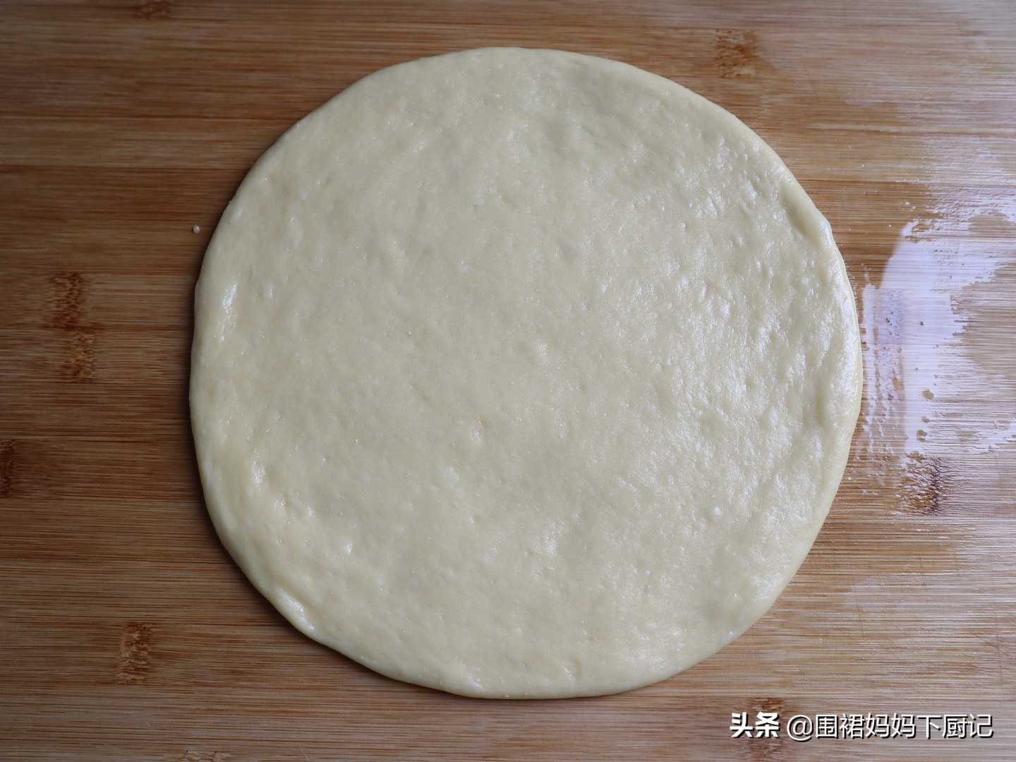 怎么做披萨饼皮酥脆,在家做披萨饼的饼皮