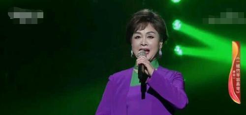 李谷一和那英谁是真正的歌坛天后,歌唱家李谷一目前情况