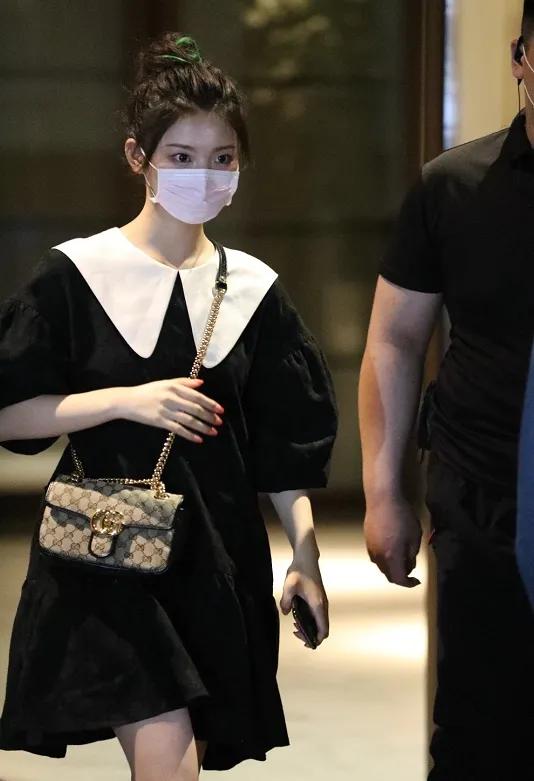 杨超越为什么要穿中袜,杨超越穿短筒袜