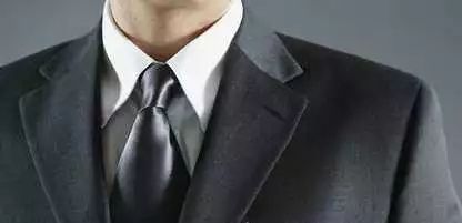 如何穿西装不像卖保险的,西装怎么穿才不像卖保险的