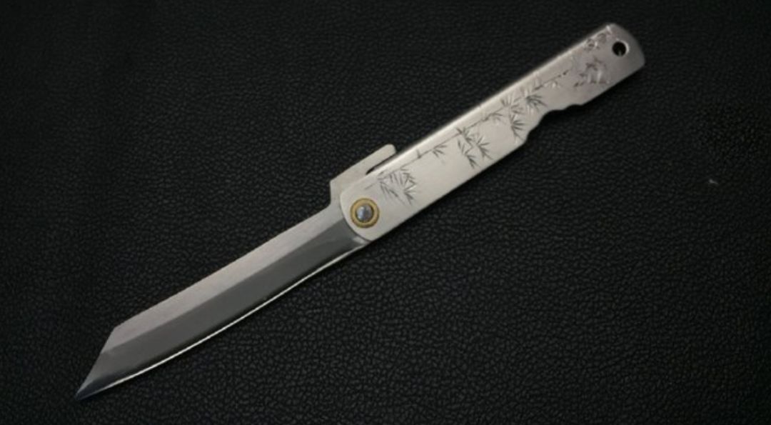 现在，全靠霓虹文具给我带来工作的归属感