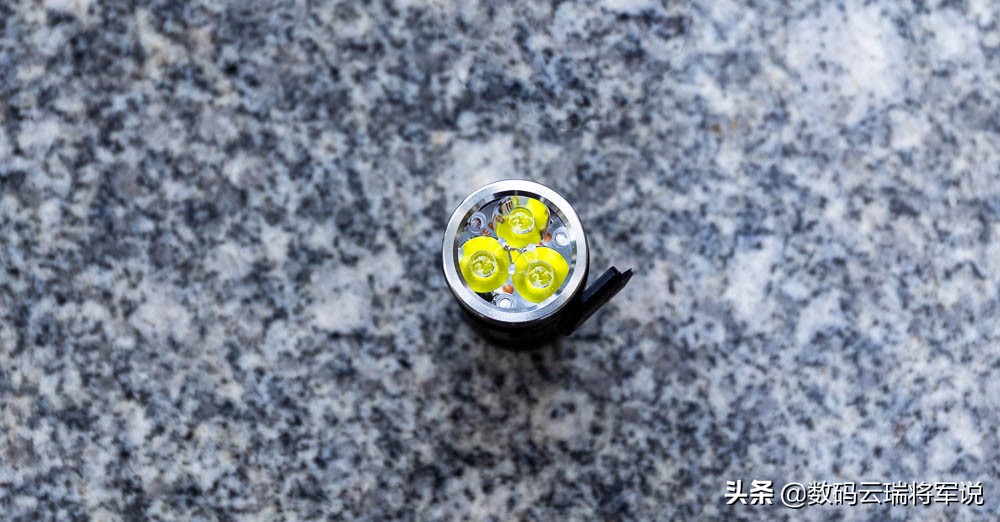 m4强光手电筒,真正的迷你强光手电筒太炫酷了