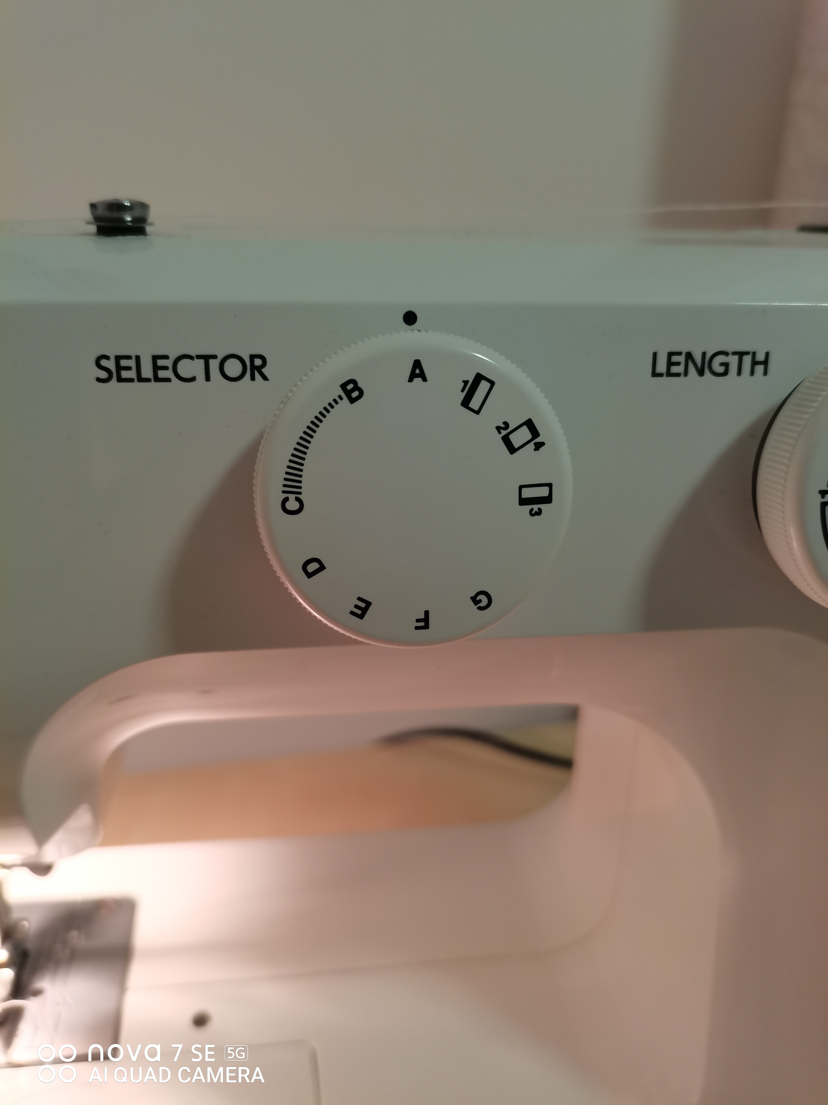 用单边压脚上隐形拉链的技巧,上普通拉链压脚的教程